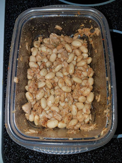 A picture of Tuna and bean salad.