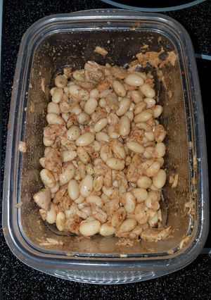 A picture of Tuna and bean salad.