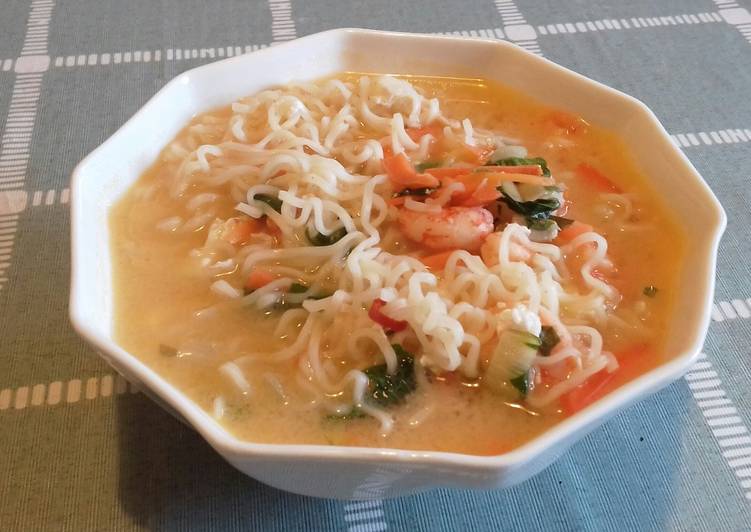 Proses meracik Tom yam noodles yang mudah
