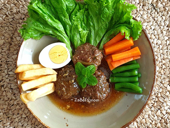 Langkah Mudah untuk Menyiapkan Bistik Indo Perkedel Daging Simpel