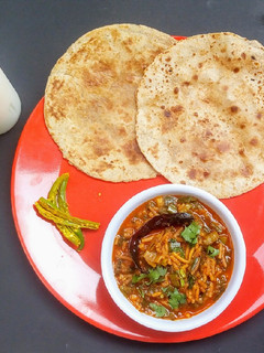 લીલી ડુંગળી-સેવ નું શાક રેસીપી મુખ્ય ફોટો