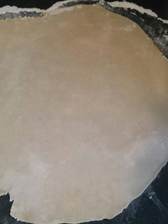 A picture of 2 shell flaky pie crust.