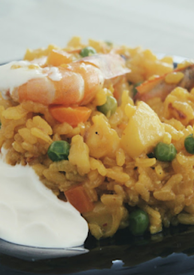 Una foto de Arroz con sepia y salsa alioli