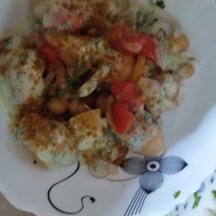 A picture of Chana phulki chaat.
