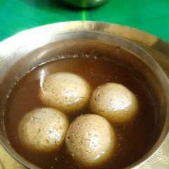 A picture of Nolen Gur r Rasgolla (Gur Rasgulla).