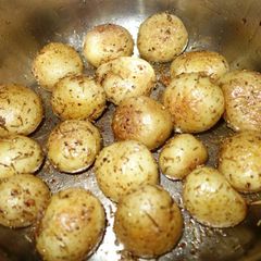 A picture of Pot Roast Potaoes.