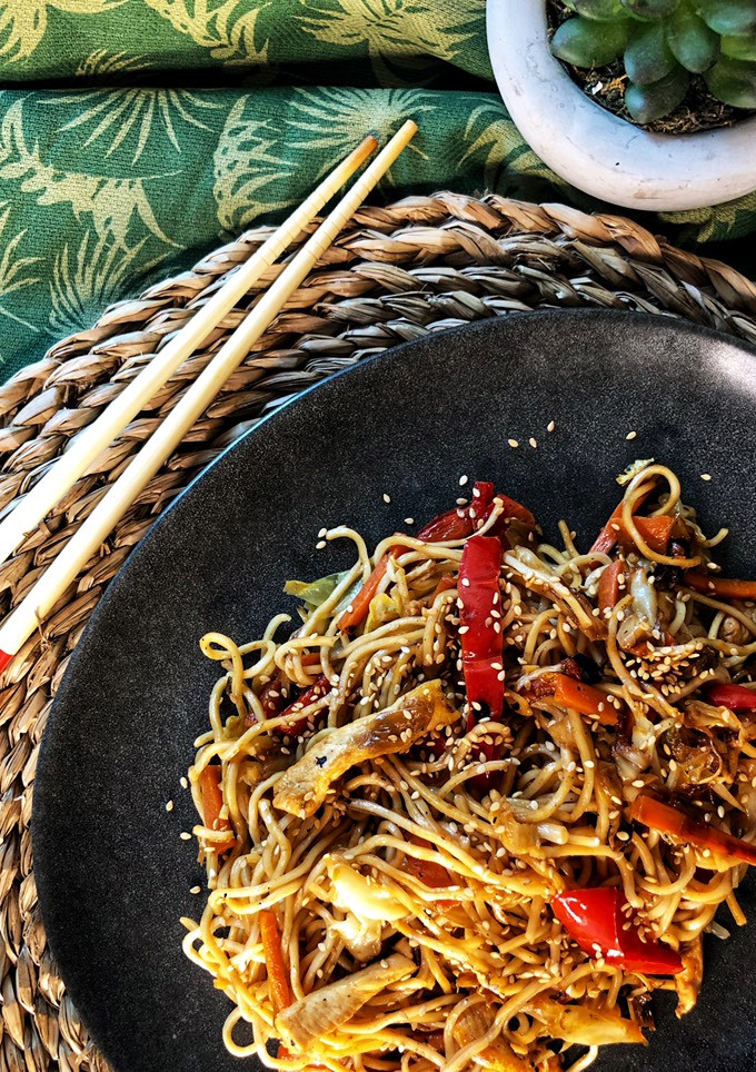 Una foto de Yakisoba 🍜 fideos fritos al estilo japonés 🇯🇵