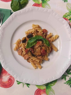 Foto di Fusilli pomodorini melanzana tonno #dimmicosacucini