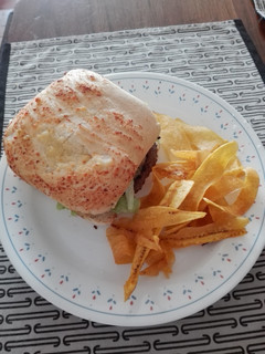 Una foto de Hamburguesa de carne de res a mi estilo