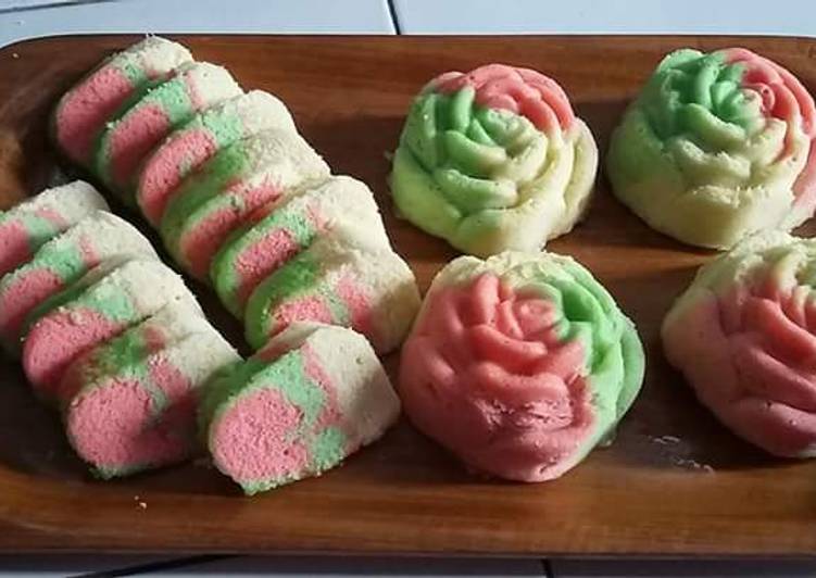 Resep Bolu Pelangi &amp; Mawar yang Enak