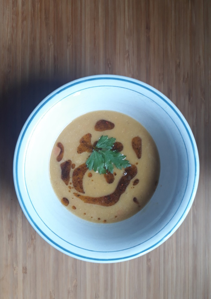 Una foto de Sopa de lentejas rojas (Şorba nîskên sor)
