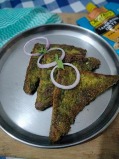 A picture of Bread palak toast.