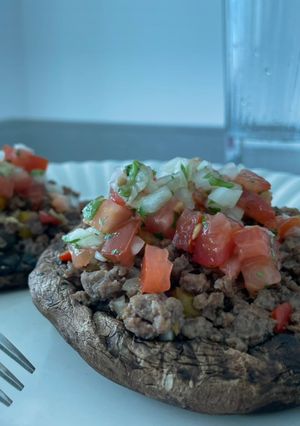 Una foto de Portobellos rellenos de carne molida