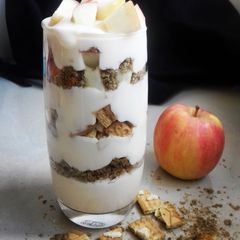 A picture of Peach Yogurt Apple Parfait.