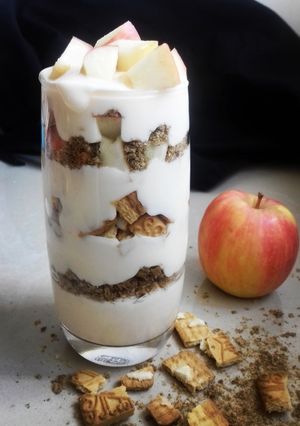 A picture of Peach Yogurt Apple Parfait.