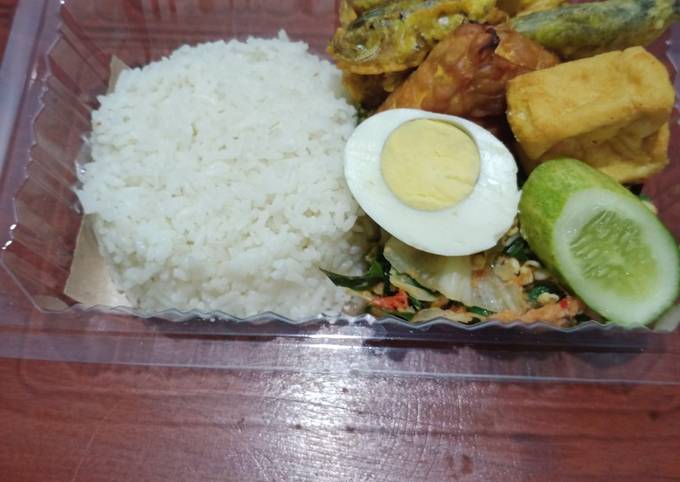 Nasi urap lengkap