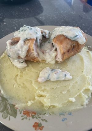 Una foto de Cordon Bleu de Pollo con espinaca y tocino 🥓