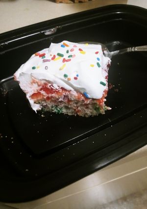 A picture of Strawberry Holiday Cake.