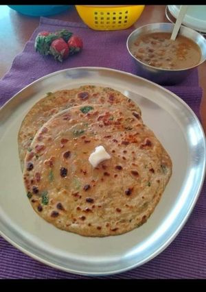 A picture of Methi laccha paratha.
