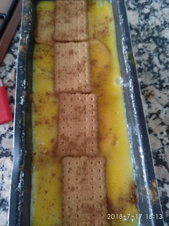 Una foto de Flan con galletas