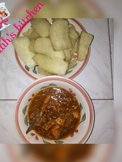 A picture of Fried yam with fish sauce.