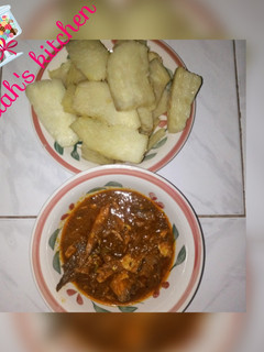 A picture of Fried yam with fish sauce.