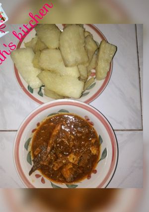 A picture of Fried yam with fish sauce.