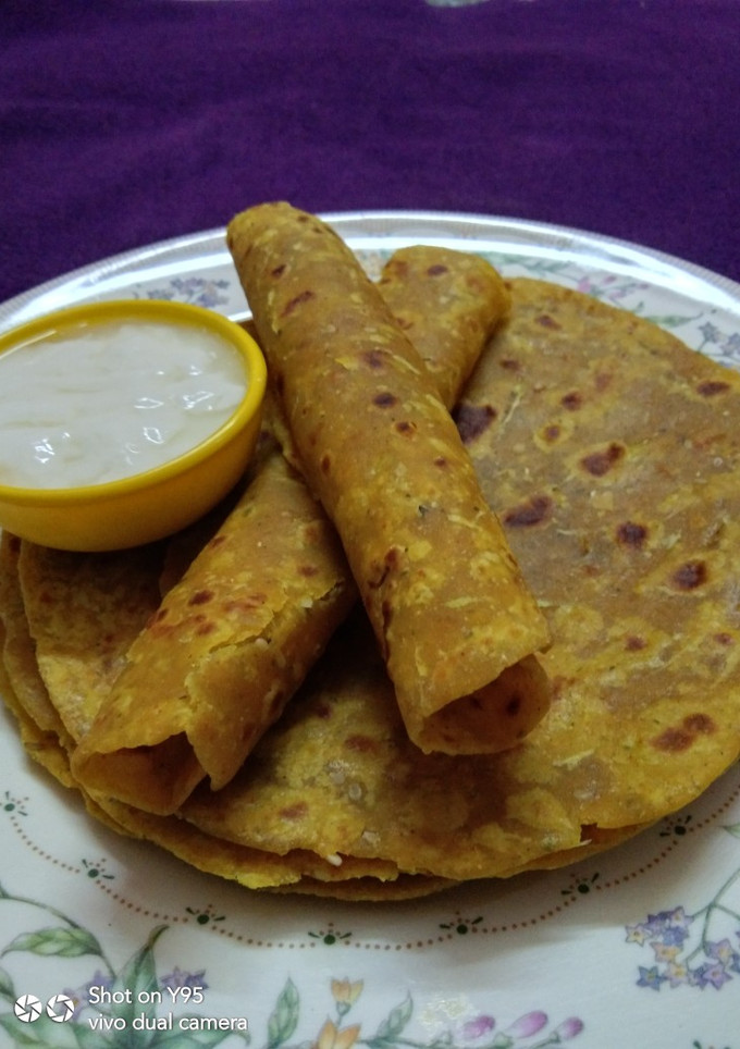 દૂધીના થેપલા(Dudhi na thepla recipe in Gujarati) રેસીપી મુખ્ય ફોટો