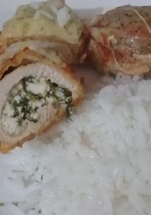 Una foto de Pechugas de pollo rellenas de ricota y espinacas