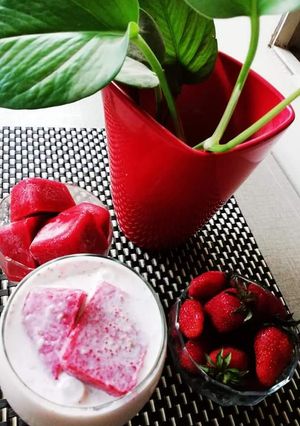 A picture of Strawberry milkshake (Drink).
