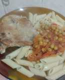 Costeletas de cerdo a la plancheta con fideos