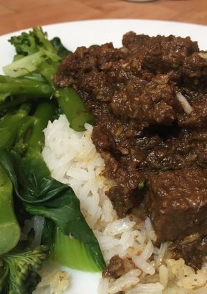 A picture of Beef Rendang.