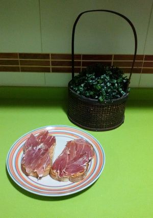Foto principal de Tostas de pan tomaca y jamón con thermomix