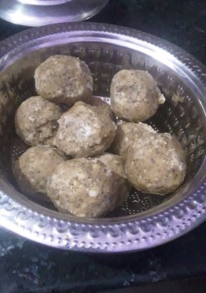 A picture of Ajwain ladoo.