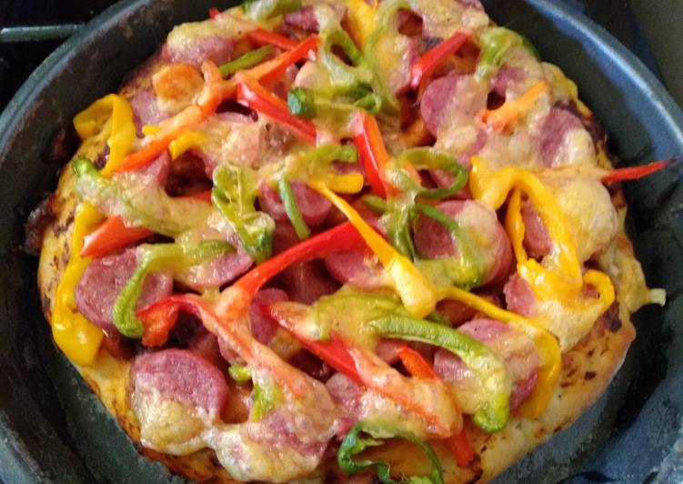 Pepperoncini,bell pepper,easy peel sausage in boboli pizza crust