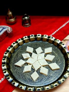 काजू कतली (kaju katli recipe in marathi) रेसिपी चे मुख्य फोटो