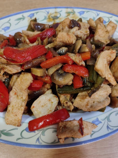 Una foto de Fajitas de pollo con verduras