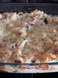 A picture of Cheesy,bacon and cauliflower cassarole.