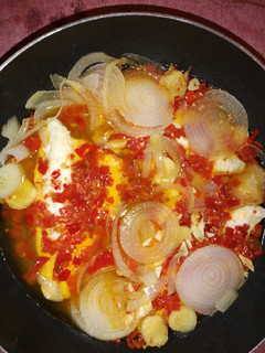 Una foto de Lubina con salsa picante y pasta (receta china)