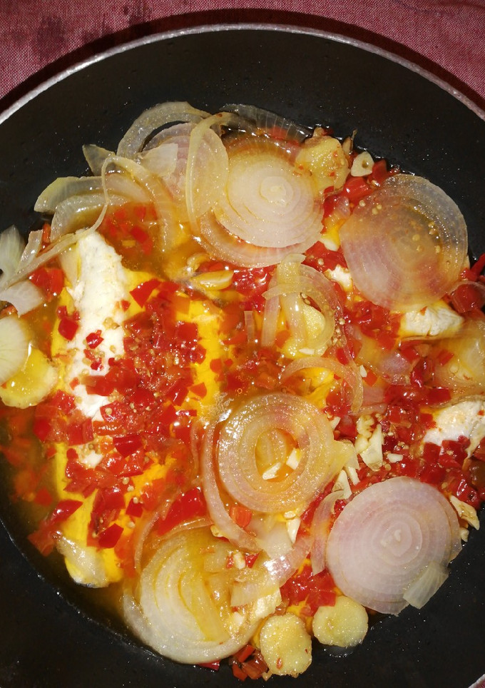 Una foto de Lubina con salsa picante y pasta (receta china)