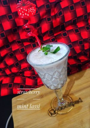 A picture of Strawberry 🍓 mint lassi.
