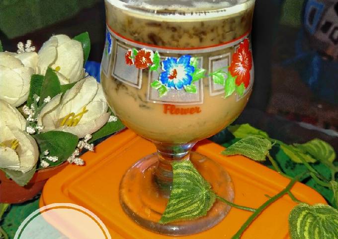 Cara Gampang Menyiapkan Es Cappucino Cincau, Bikin Ngiler