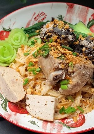 Hình của món Bún trộn thập cẩm.