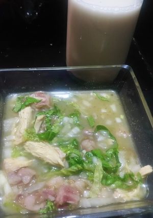 Una foto de Pozole verde de pollo