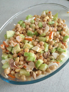 Una foto de Ensalada de garbanzos