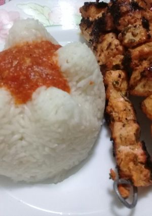 صورة لوصفة اسياخ الدجاج مع ارز بالصلصة 😋