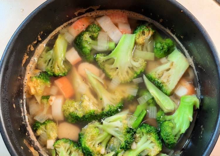 Cara mudah Membuat Sup brokoli crabstick ala anak kos, Enak Banget