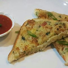 A picture of Aaloo toast.