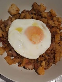 Una foto de Migas con panceta y chorizo