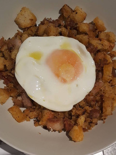 Una foto de Migas con panceta y chorizo